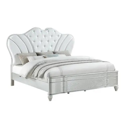 Landmark Traditional Style 4 Pc Queen Bedroom Set With Upholstered Button-Tufted bed Made with Wood in Silver