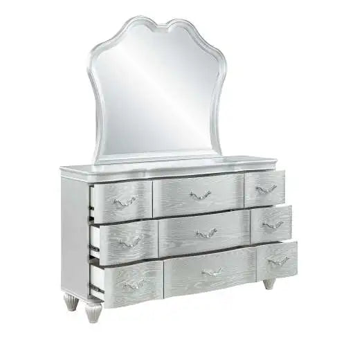 Landmark Traditional Style 4 Pc Queen Bedroom Set With Upholstered Button-Tufted bed Made with Wood in Silver