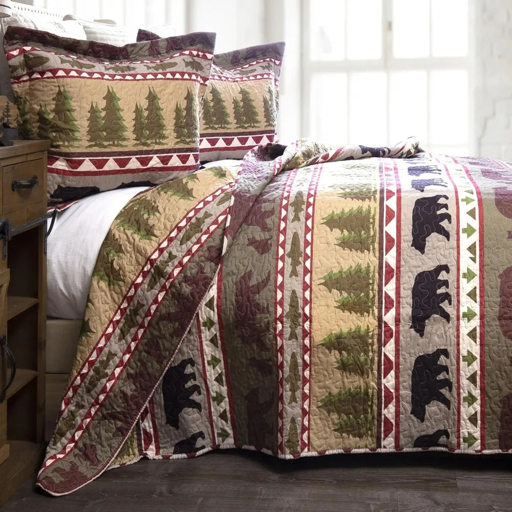 Rustic-Themed Bear Striped Microfiber Quilt Set for King-Size Beds