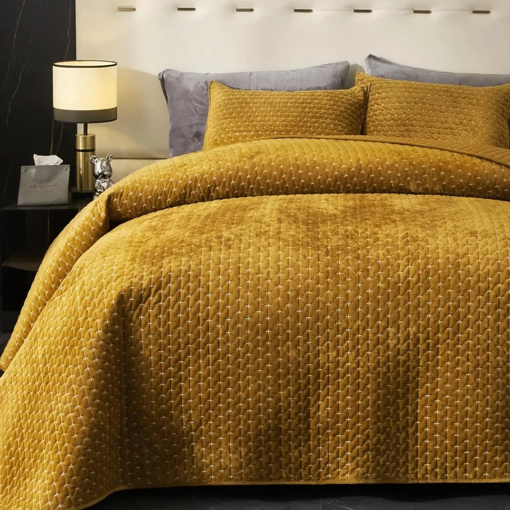 Luxurious Oversized King Size Velvet Quilted Bedding Set - Soft Lightweight Coverlet