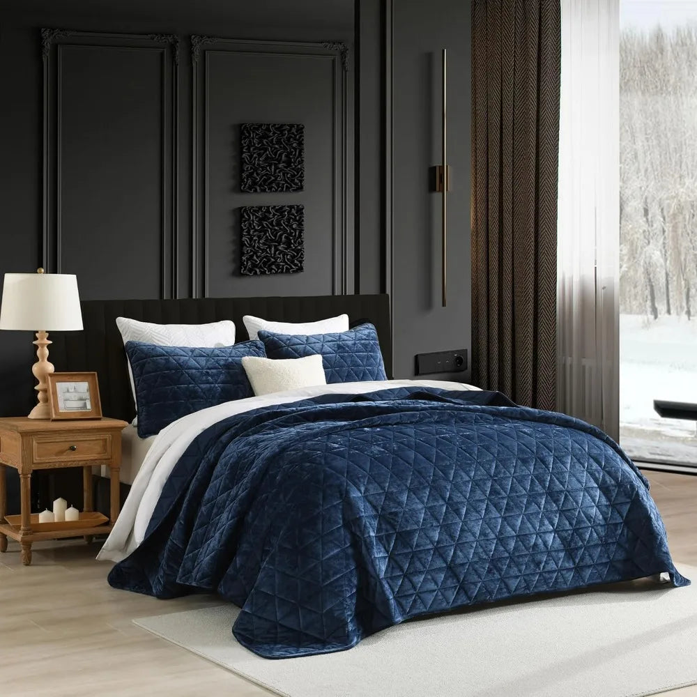 Luxurious Navy Blue Velvet King Quilt Set, Plush Bedspread, Light and Comfortable for Year-Round Use