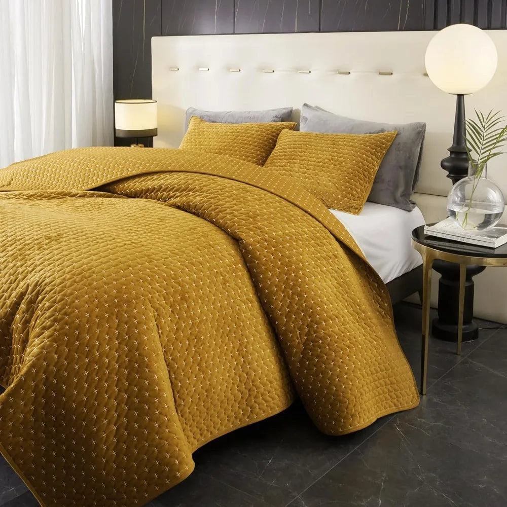 Luxurious Oversized King Size Velvet Quilted Bedding Set - Soft Lightweight Coverlet