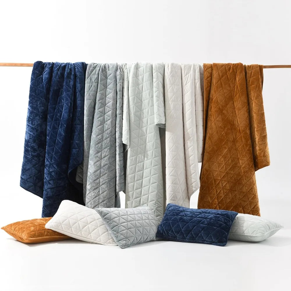 Luxurious Navy Blue Velvet King Quilt Set, Plush Bedspread, Light and Comfortable for Year-Round Use