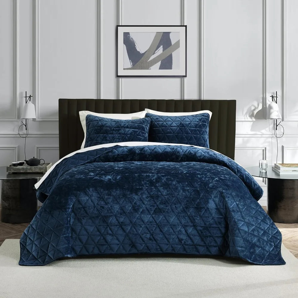 Luxurious Navy Blue Velvet King Quilt Set, Plush Bedspread, Light and Comfortable for Year-Round Use