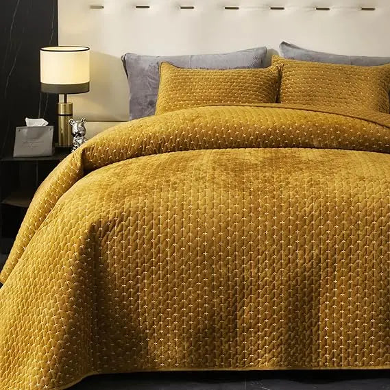 Luxurious Oversized King Size Velvet Quilted Bedding Set - Soft Lightweight Coverlet